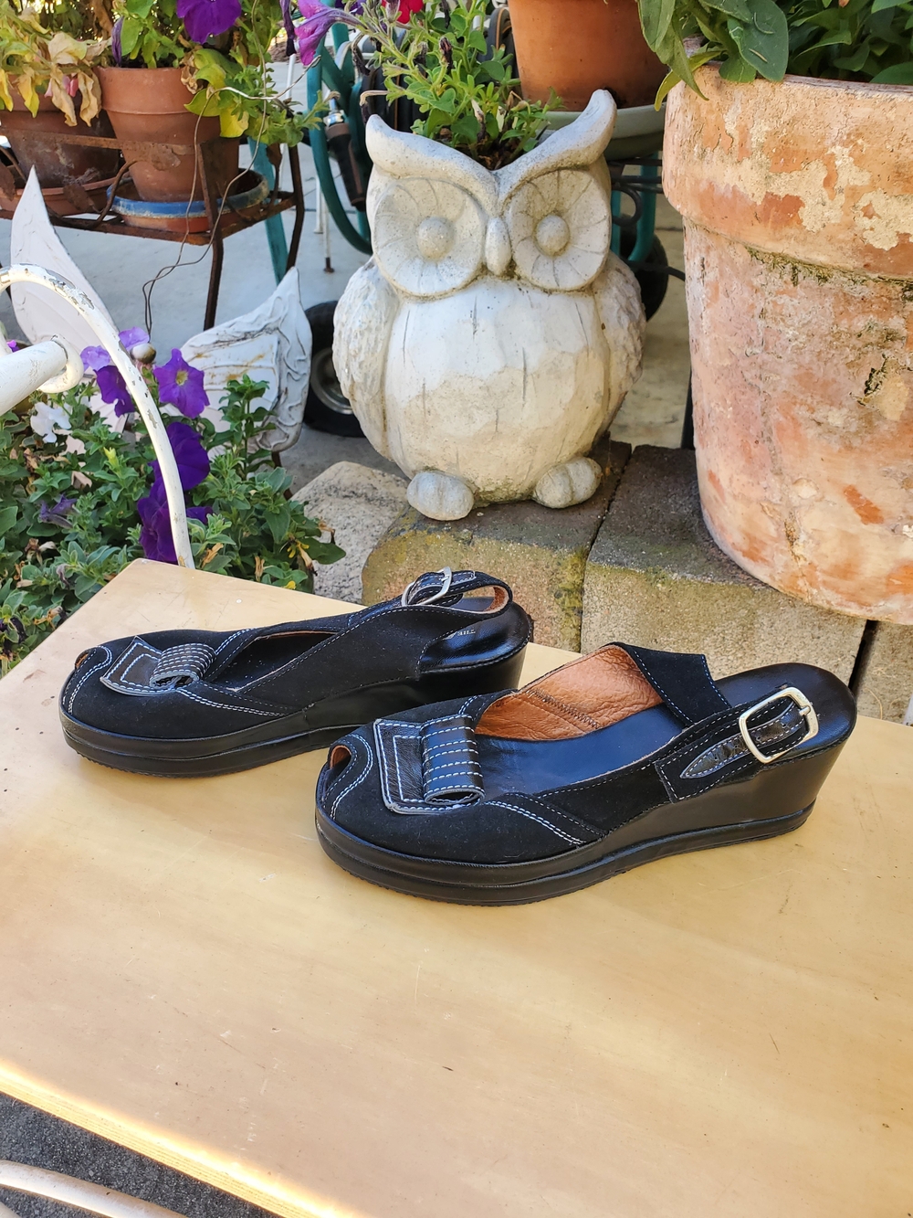 Women's Black Suede Peep-Toe Slingback Sandals with Contrast Stitching - Picture 3 of 9